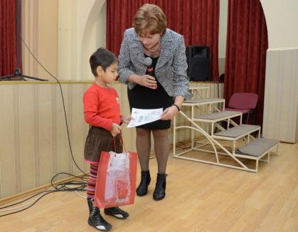 Deci, se poate! La numai 4 ani, Maria Crainic este cel mai tânăr voluntar orădean (FOTO)